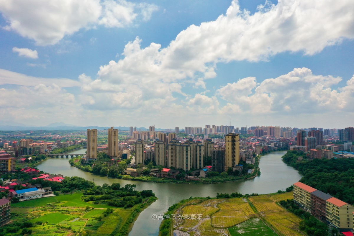 航拍县城 (2+1)