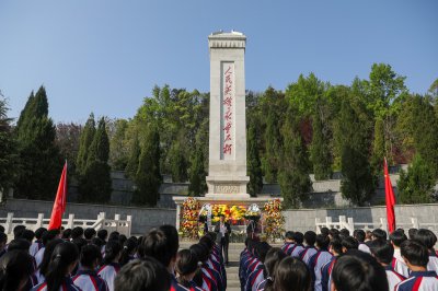 洪市纪念碑