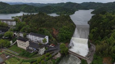 牛形山水库泄洪