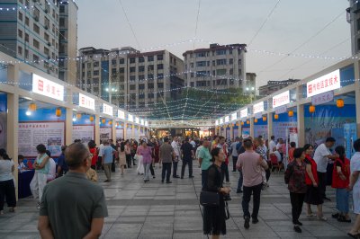中医夜市体验中医药文化 (2)